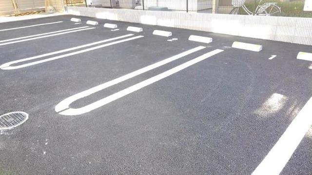 シャン・ド・フルールの駐車場