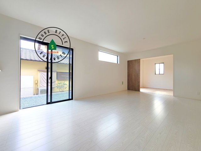 菊池郡大津町大字下町第4-2棟(7号棟)の内観：施工例|ご家族を近くに感じられる対面キッチンのLDK。会話もはずみそうですね。