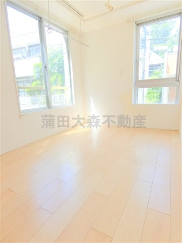 MODULOR馬込の居間・リビング|2面採光角部屋の洋室6帖