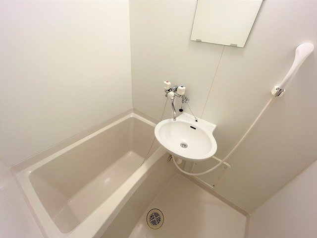 レオパレスネクステージ樽井の浴室