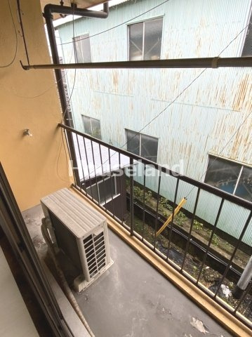 小豆島アパートのバルコニー