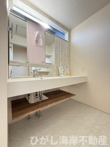 茅ヶ崎市松が丘２丁目　新築戸建　全2棟の独立洗面台|三面鏡化粧台