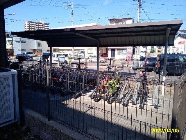 レオパレス萬市のその他|屋根付き駐輪場
