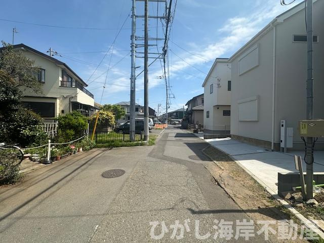 茅ヶ崎市今宿　新築戸建　全２棟の前面道路含む現地写真|4月16日撮影　建築中　現地外観