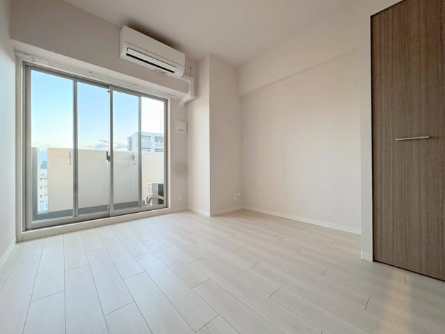 エムブイインプ新大阪の居間・リビング