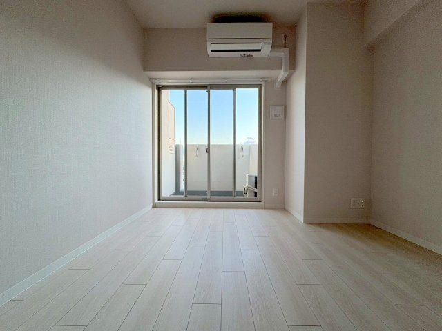 エムブイインプ新大阪の洋室