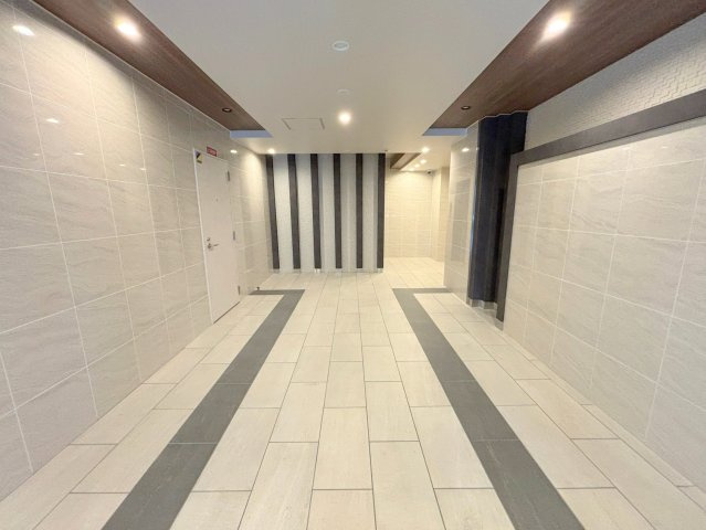 エムブイインプ新大阪のロビー