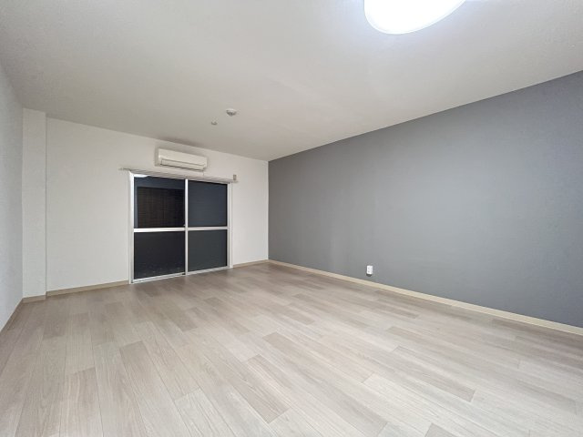 宇都宮ハイツの洋室