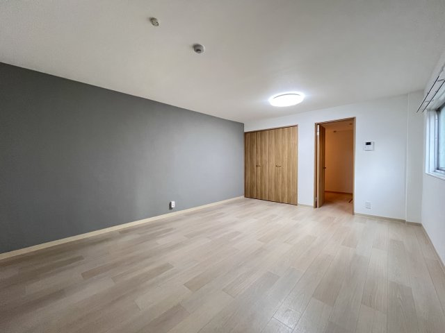 宇都宮ハイツの洋室