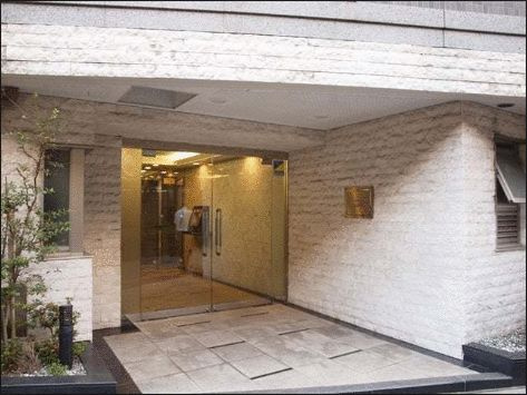 アイフェリーク神田のエントランス