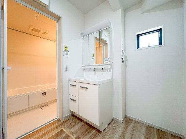新築デザイナーズ分譲住宅限定1棟　４LDK対応可能な間取り！　～港北区新吉田東5期～の独立洗面台|使いやすい独立洗面台です