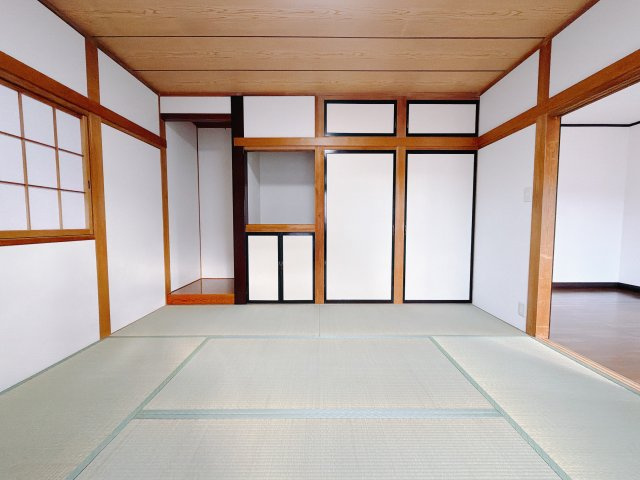 【中古戸建】前橋市関根町2丁目の和室|■1階和室｜お子様のお昼寝スペースや、洗濯物をたたむのに便利です。客間やリビングの延長としても使えます。