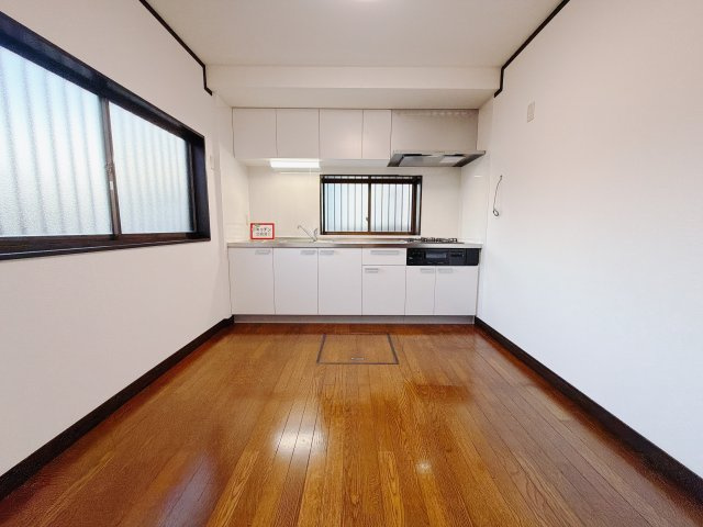 【中古戸建】前橋市関根町2丁目のキッチン|■ダイニング｜出来上がった料理を運びやすいダイニング♪お料理中も家族との会話がはずみます♪