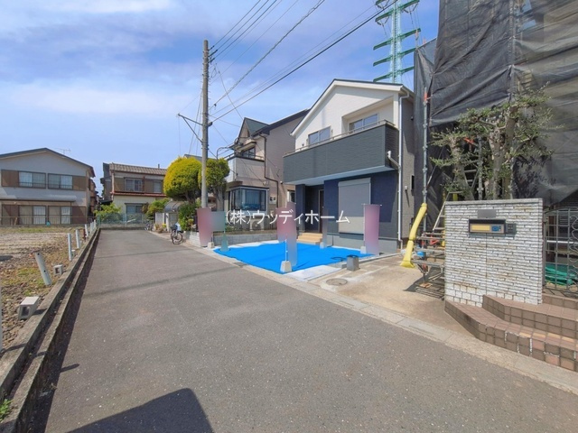 越谷市大泊第9　新築一戸建ての前面道路含む現地写真