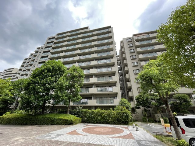 オークヒルズ香里弐番館の外観|おしゃれな外観です