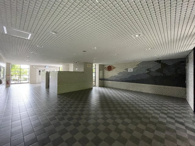 オークヒルズ香里弐番館のエントランス|落ち着いたエントランスです