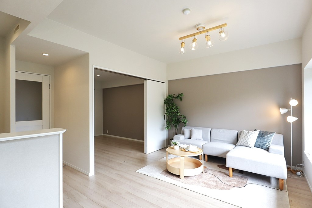 オークヒルズ香里弐番館の居間・リビング|居間です