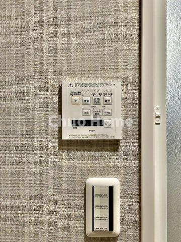 トーア浅草マンションの浴室|【浴室乾燥機】暖房・冷風・換気・乾燥が可能です。毎日を快適に過ごせるうれしい機能が揃っています。雨の日の洗濯物も安心です。