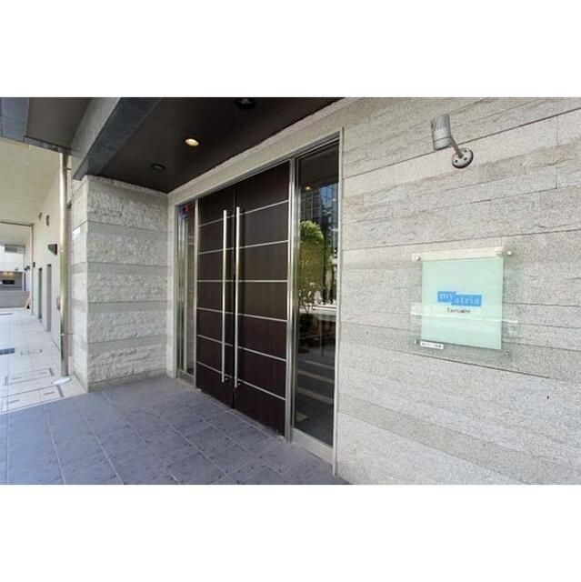 コンフォリア田町のエントランス