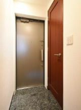 渋谷区富ヶ谷２丁目の賃貸マンションの玄関