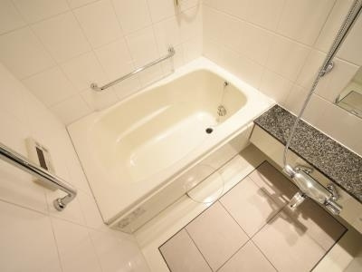 渋谷区富ヶ谷２丁目の賃貸マンションの浴室