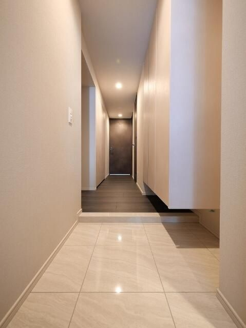 レ・ジェイドクロス千代田神保町の玄関