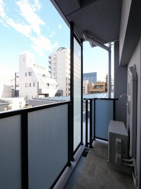 レ・ジェイドクロス千代田神保町のバルコニー