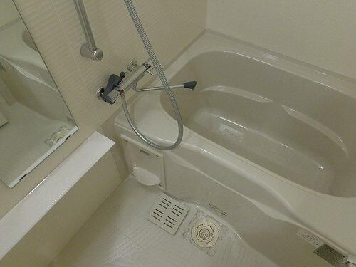 ＫＤＡ　ＳＨＩＮＡＧＡＷＡ　ＯＳＡＫＩの浴室