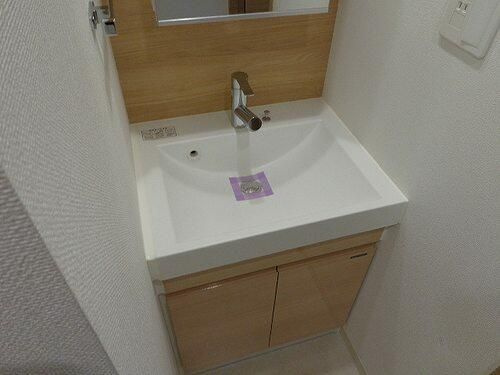 ＫＤＡ　ＳＨＩＮＡＧＡＷＡ　ＯＳＡＫＩの独立洗面台