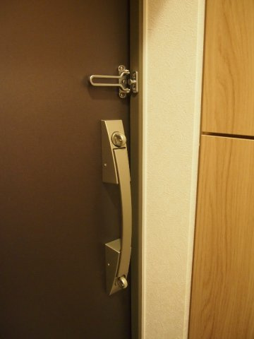 ルーブル都立家政伍番館の玄関