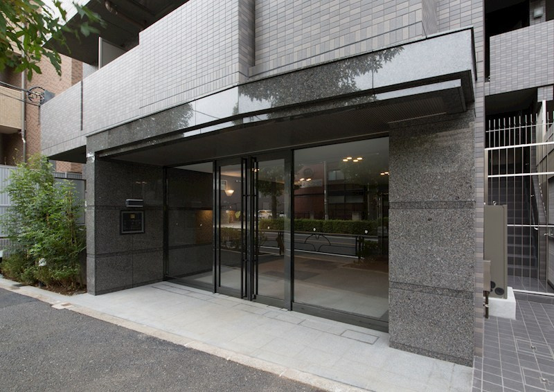 ルーブル都立家政伍番館のエントランス