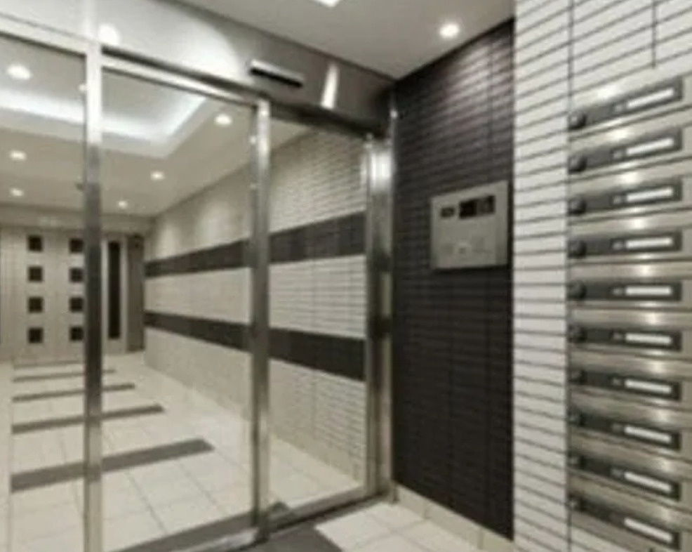 墨田区向島２丁目の賃貸マンションのエントランス