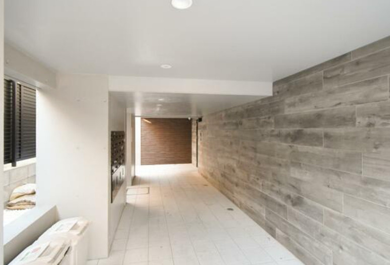 渋谷区本町６丁目の賃貸マンションのロビー