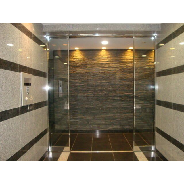 ロアール三軒茶屋のエントランス