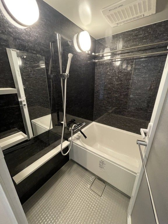 ブリリアントジュネス本町の浴室