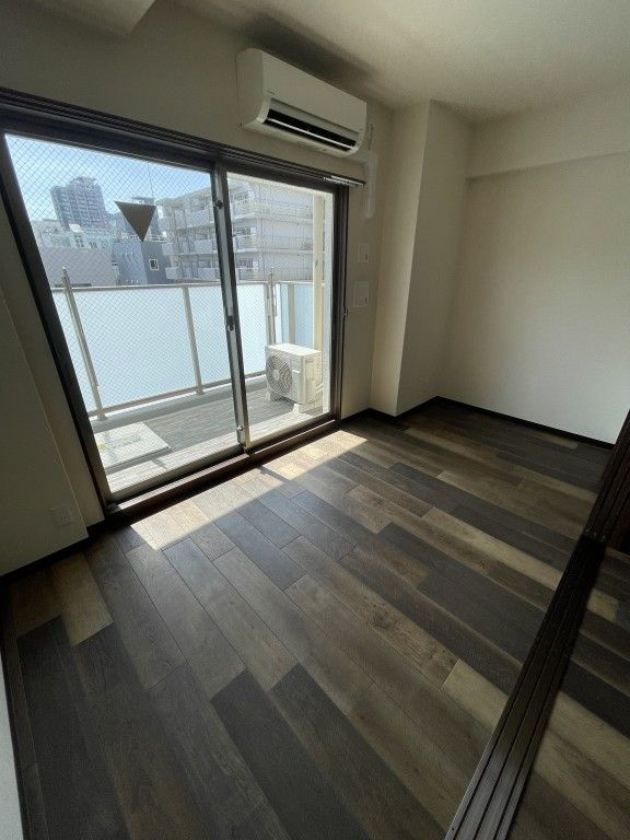 ブリリアントジュネス本町の洋室