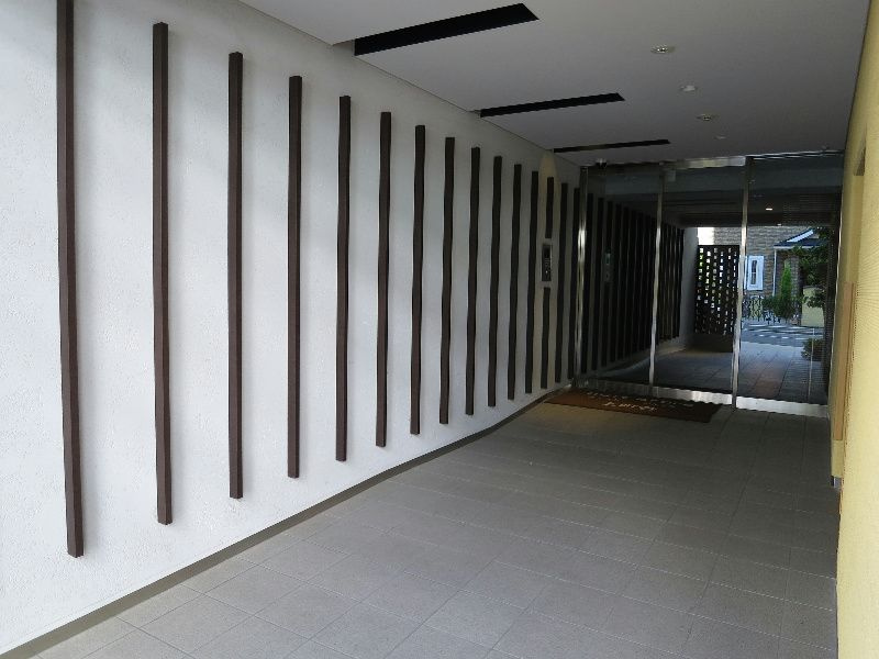 huit arbre上町台のエントランス