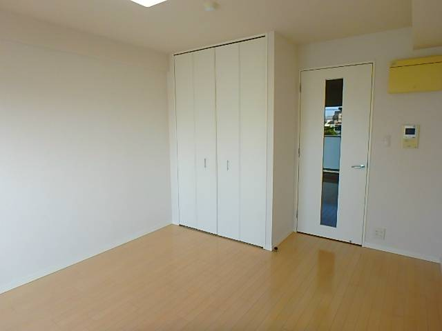 CALM. KOIWA WESTの居間・リビング