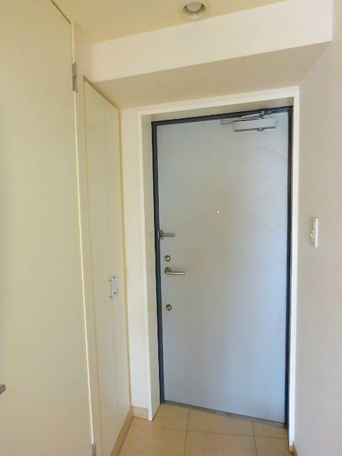 CALM. KOIWA WESTの玄関