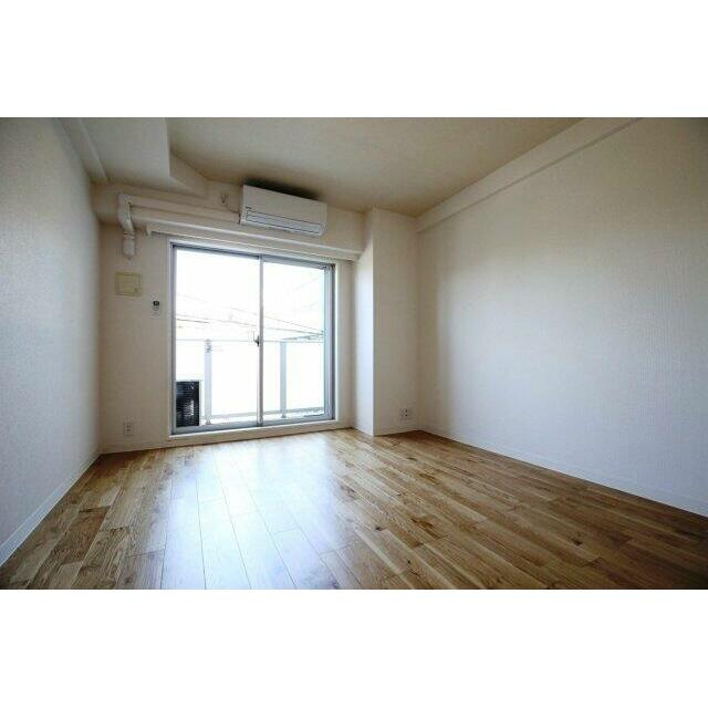 CALM. KOIWA WESTの居間・リビング