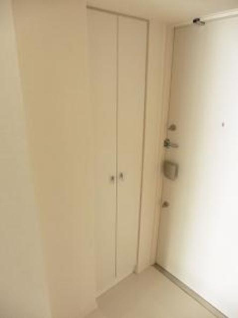 港区芝５丁目の賃貸マンションの玄関