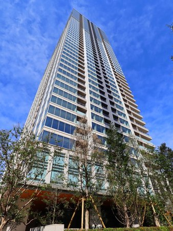 白金ザ・スカイ東棟の外観