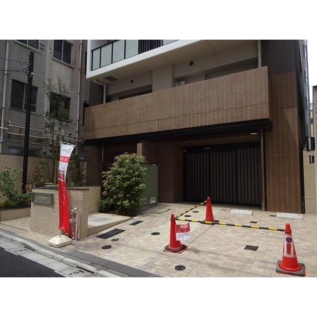 ザ・パークハビオ浅草駒形の駐車場