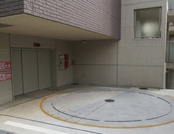 目黒区鷹番３丁目の賃貸マンションの駐車場