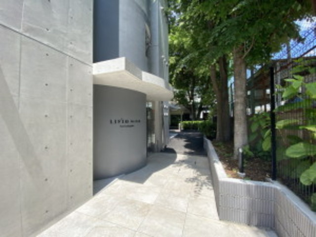 リビオメゾン都立大学のエントランス