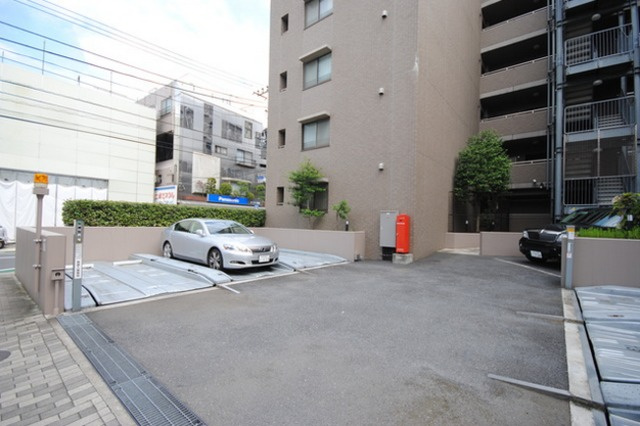 クラッサ目黒かむろ坂の駐車場