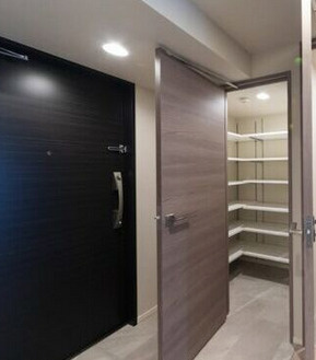 墨田区東駒形４丁目の賃貸マンションの玄関