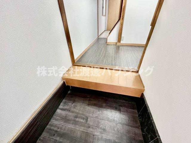 金田町3丁目貸家の玄関