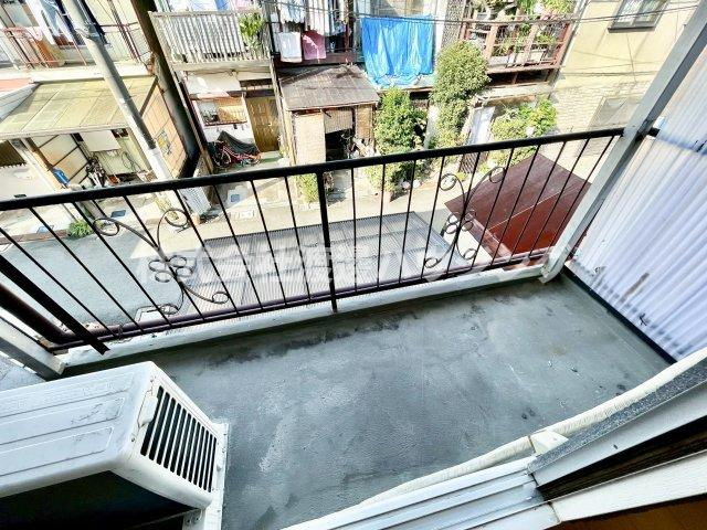金田町3丁目貸家のバルコニー