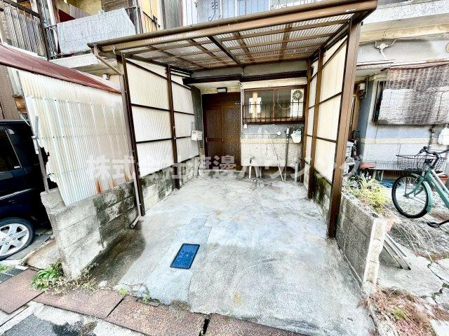 金田町3丁目貸家の駐車場
